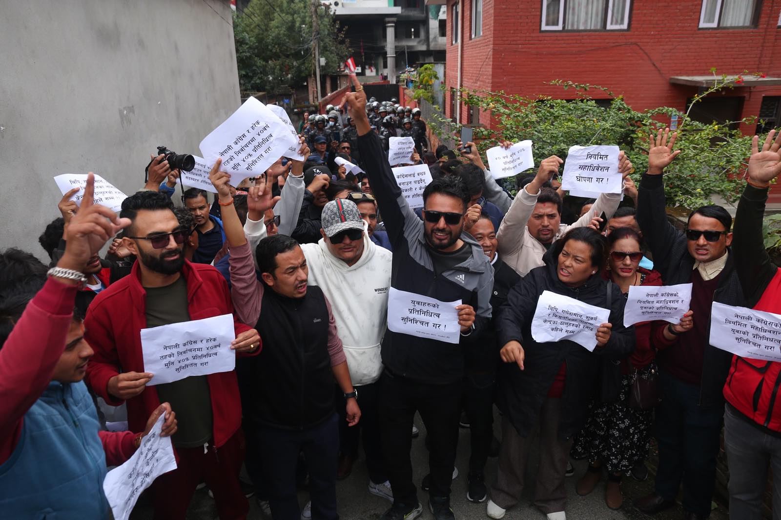 पार्टी कार्यालयमा कांग्रेस सुधार अभियानको प्रदर्शन