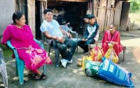 बाढीमा बेपत्ता चौधरीको परिवारलाई सहयोग