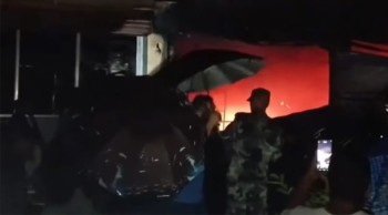 धनगढीमा आगलागी हुँदा तीन पसलका ८ सटर जले