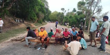 मृतकका आफन्तले कुसुममा पुनः गरे सडक अवरुद्ध,  रोकिए सयौं सवारी साधन