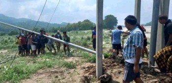 बाढीले क्षतिग्रस्त बिद्युत मर्मत गरिदैं, चार गाउँमा बत्ती बल्यो, दुई गाउँ अझै अन्धकार
