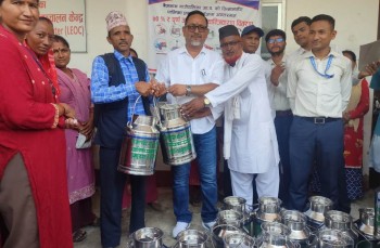 बैजनाथका किसानलाई दुध बोक्ने क्यान वितरण 