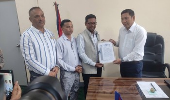 प्रशासन कार्यालयमार्फत प्रधानमन्त्रीलाई ज्ञापनपत्र