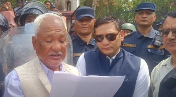 ओली र लेखक पक्राउ राजनीतिक प्रतिशोध भएको एमालेको जिकिर