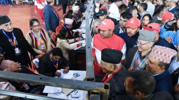 ओलीले गराए एमाले अध्यक्षमा उम्मेदवारी दर्ता