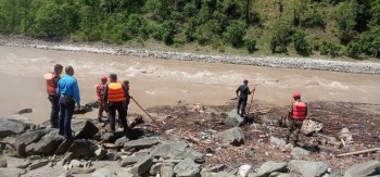 कर्णालीमा बेपत्ता गाडी र यात्रु खोज्न गोताखोर परिचालन