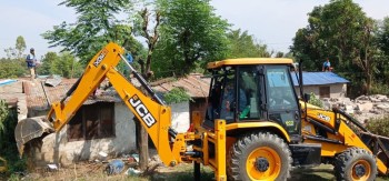 कोहलपुरमा दुई दिनमा हटाइयो  १ सय ८ घर, टहरा