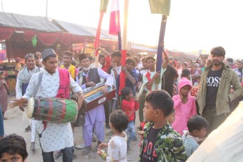 धर्मगुरु 'खलिफा नुर अहमद शाह'को सम्झनामा नरैनापुरमा मेला सुरु