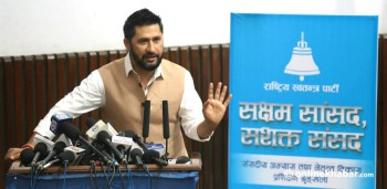 'अदालतको आदेशपछि पनि डोजर चल्नु गलत' :  लामिछाने