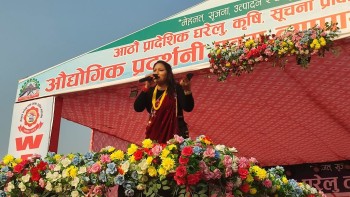 ‘आठौँ प्रादेशिक घरेलु महोत्सव, गायिका सपना र थारु गायक राज कुश्मीको बेजोड प्रस्तुती