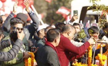 विरुवामा पानी हालेर गगन-विश्वले गरे विशेष महाधिवेशन उद्घाटन