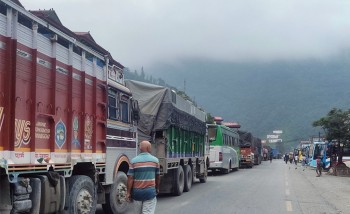 नारायणगढ–मुग्लिन सडकखण्डको पहिरो पन्छाउन सुरु