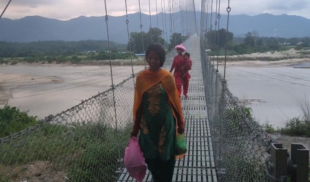 भम्का गाउँबासीको फेरियो दैनिकी, झोलुंगे पुल बनेपछि राहत-(भिडियो सहित)