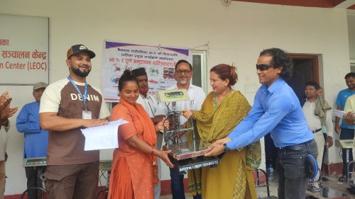 बैजनाथले किसानलाई बाँड्यो ७० प्रतिशत अनुदानमा डिजिटल तराजु 