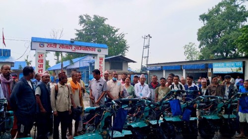 राप्ती सोनारी गाउँपालिकाले किसानलाई बाँड्यो यान्त्रीकरण