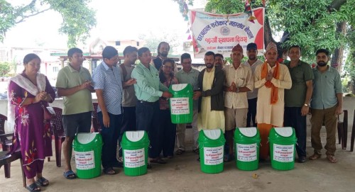 डस्बिन हस्तान्तरण गर्दै मनाइयो घरबहाल सरोकार महासंघको १६औँ स्थापना दिवस