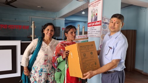 खजुरा गाउँपालिकामा सुधारिएको चुलो वितरण