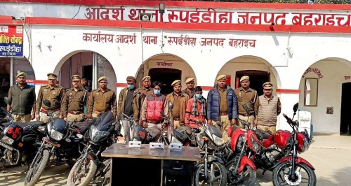 तीन नेपाली भारतमा चोरीको मोटरसाइकलसहित पक्राउ