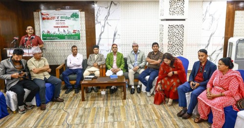 कांग्रेस विभाजन रोक्न तेस्रो धारको प्रयास
