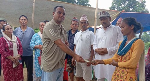रसुवा बाढीमा बेपत्ता श्यामबहादुरको परिवारलाई रास्वपाको सहयोग  