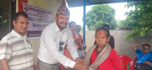 राप्ती सोनारी-६ का 'सुडेनी'लाई दोसल्ला ओढाएर सम्मान 