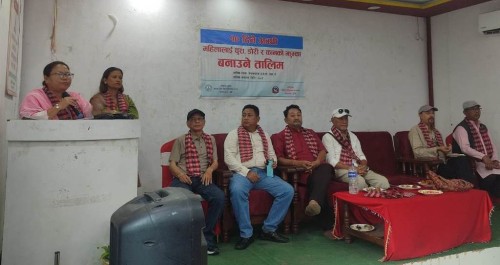 महिलालाई चुरा, डोरी र कानको झुम्का बनाउने तालिम सुरु