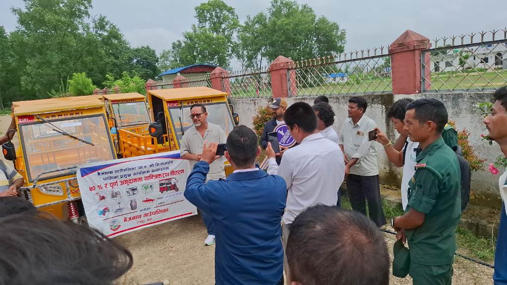 E-Loading-Riksha-1785734109.jpeg
