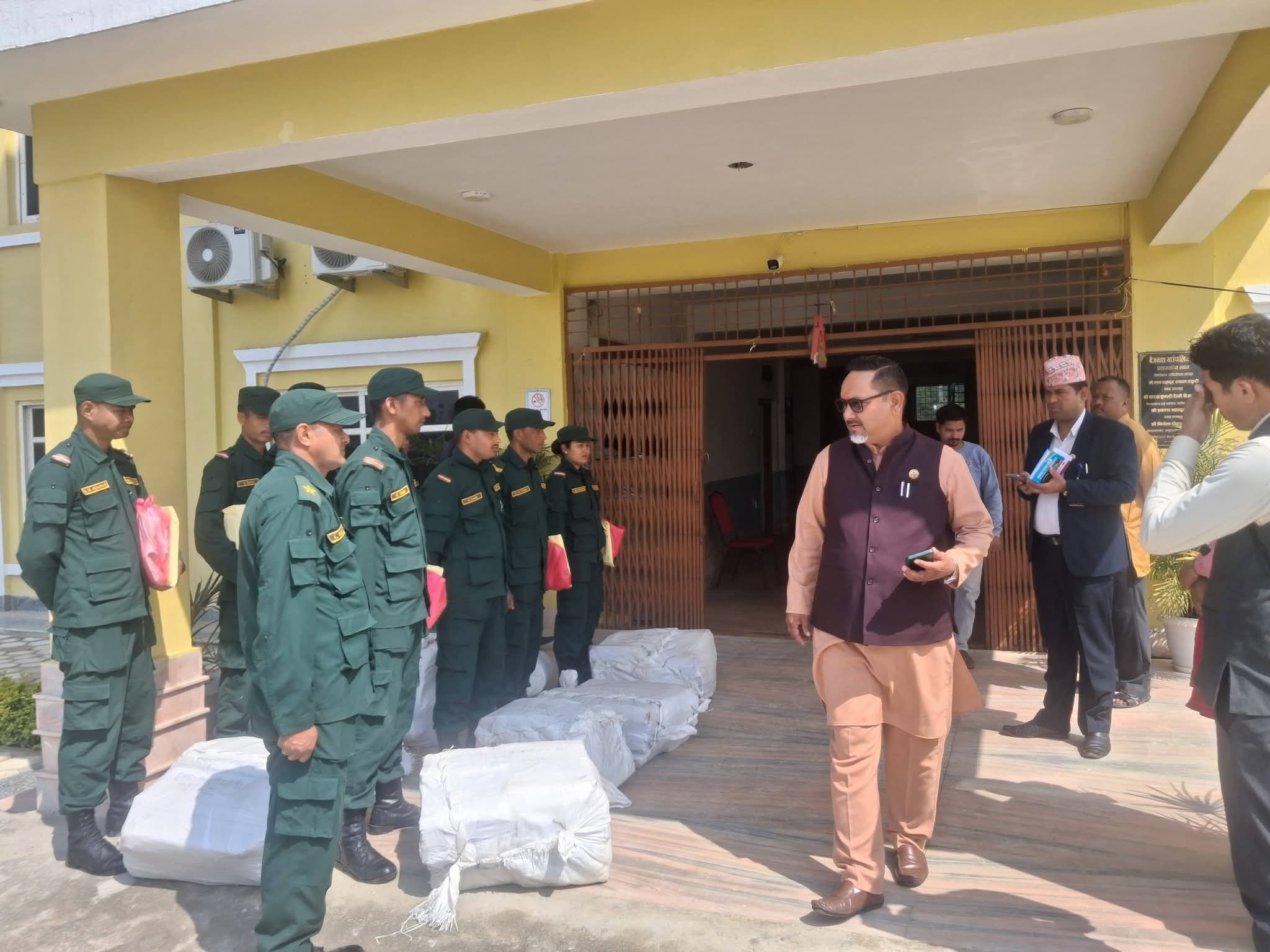 बैजनाथमा आधारभूत तहको परिक्षालाई शान्तिपुर्ण गराउँदै नगर प्रहरी