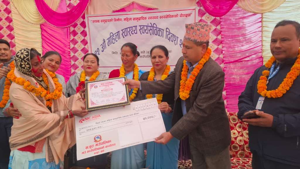 खजुरामा नगद पुरस्कार सहित सम्मान र बिदाई 