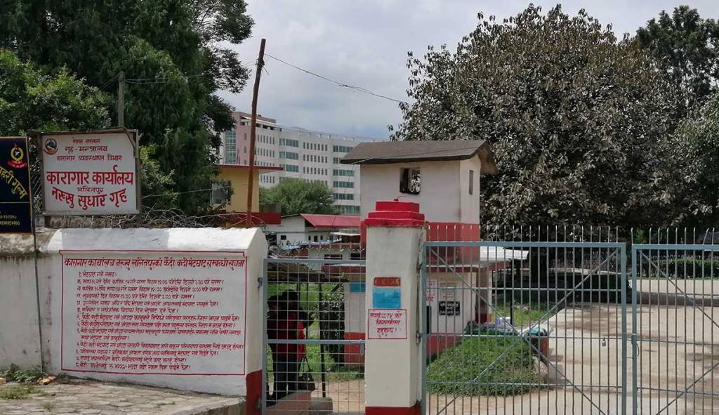 जेलबाट भागेका करिब १० हजार कैदी सम्पर्कबाहिर