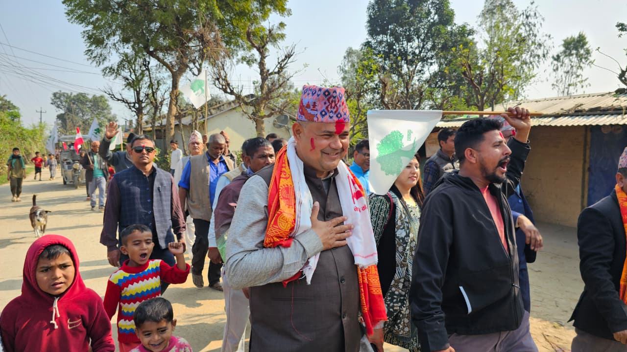 शुधान्सुसँग मतदाताको वाचा, 'कांग्रेस बद्लिएर आएको छ, रुखमा मतदान गर्छौ'