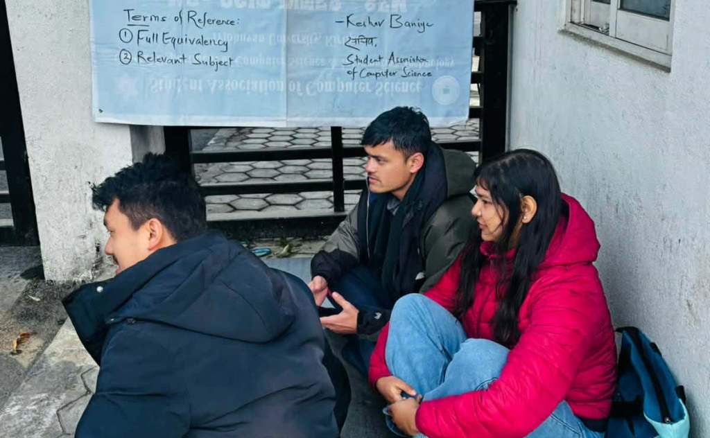 त्रिवि सेवा आयोगको निर्णयविरुद्ध विद्यार्थी आमरण अनशनमा