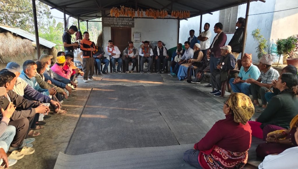 समर्थन जुटाउन उम्मेदवार राई मतदाताका घर-घरमा 