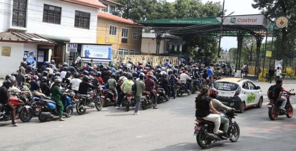 मूल्य घटेपनि उपभोक्ताले पेट्रोलियम पदार्थ पाएनन्  